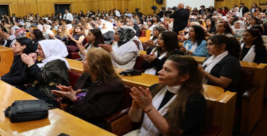 Meclis TV, DEM Parti Grup Toplantısında Kürtçe Sloganların Sesini Kıstı