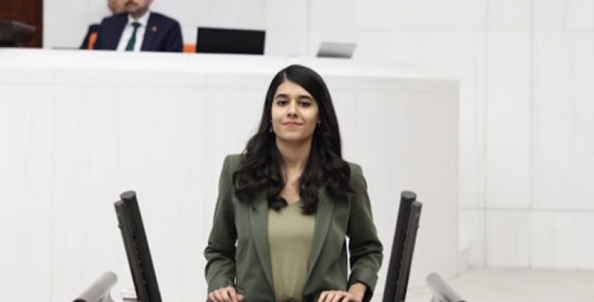 Mecliste Kürtçe-Arapça selam tartışması!