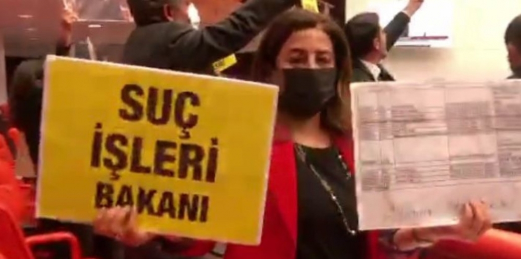 Mecliste Soylu’ya dövizli protesto: Suç işleri bakanı 