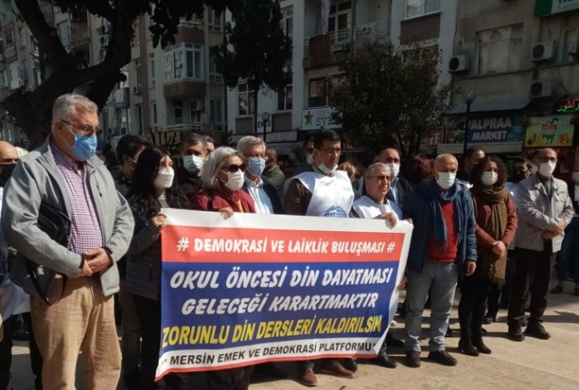 Mersin Emek ve Demokrasi Platformundan  eşit yurttaşlık ve zo-runlu Din Dersleri Kaldırılsın çağrısı