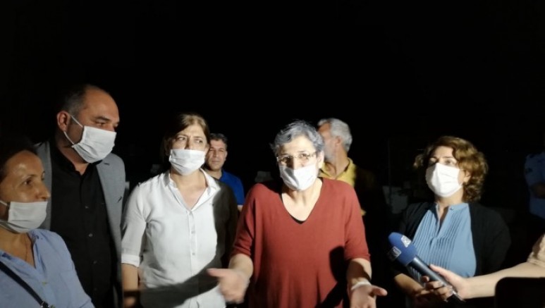 Milletvekilliği düşürülerek tutuklanan DTK Eş başkanı Leyla Güven tahliye edildi