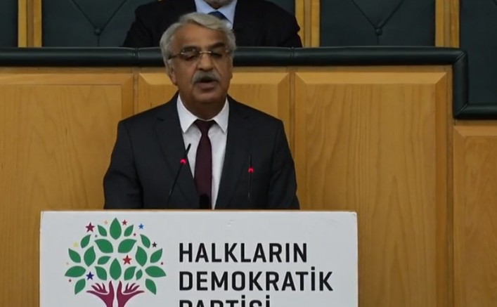 Mithat Sancar: Dünya çapında güçlü bir demokrasi ve barış hareketine ihtiyaç var