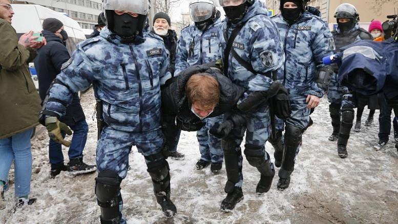  Muhalif Lider Navalny'ın eşi de dahil 2 bin 700'den fazla kişiye gözaltı  