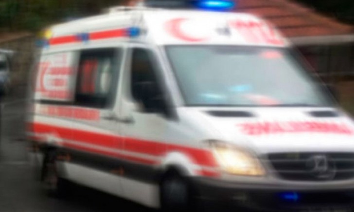 Mültecileri taşıyan minibüs devrildi: 2 ölü, çok sayıda yaralı