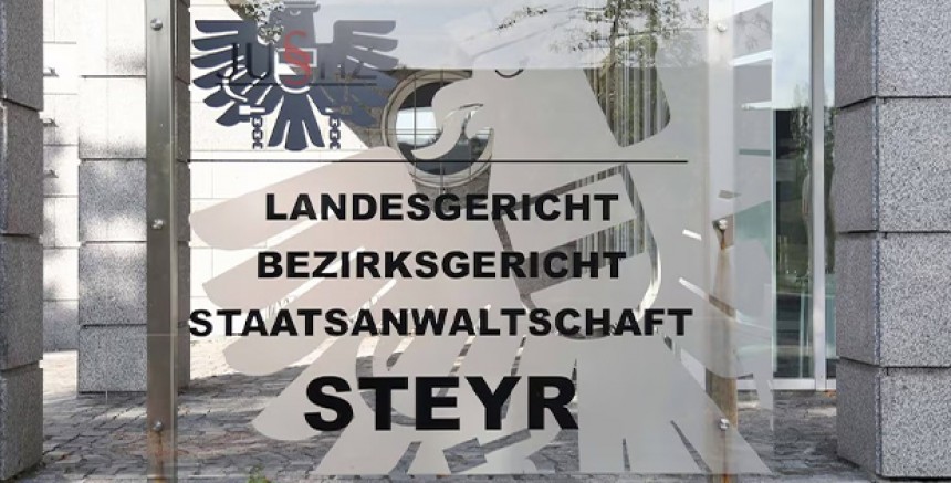 “NAZ1” Plakalı Minibüs Sahibi Nazi Propagandası Şüphesiyle Savcılığa Şikayet Edildi