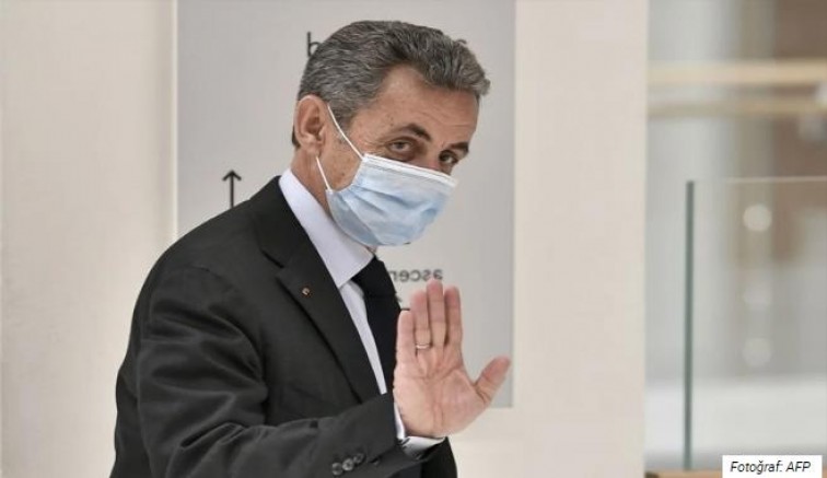 Nicolas Sarkozy’ye üç yıl hapis cezası