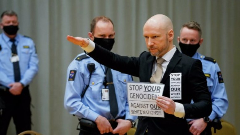 Anders Behring Breivik’ten mahkemede Nazi selamı