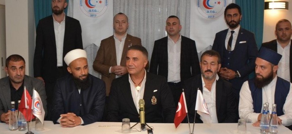 Odatv’den Fethi Yılmaz Yazdı: Sedat Peker’in yanından ayrılmayan cübbeli-şalvarlı kim?