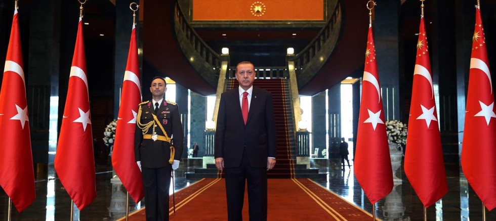 Öğrenciler yatacak yer bulmazken Saray sadece bir günde 7 milyon lira harcıyor