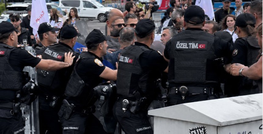 Öğretmenlerin Ankara Eylemine Polis Müdahalesi: Çok Sayıda Gözaltı