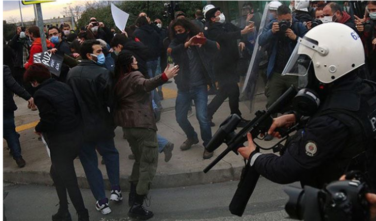 Önce Serbest bırakıldılar sonra yeniden gözaltına alındılar 