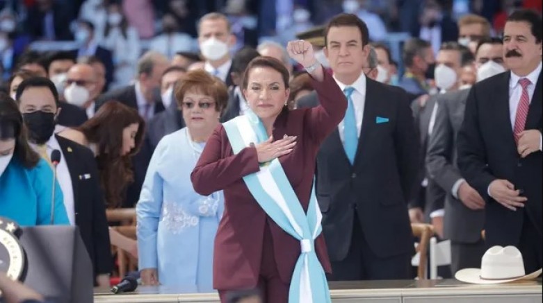 Orta Amerika ülkesi Honduras’ta sol muhalefetin adayı Castro göreve başladı