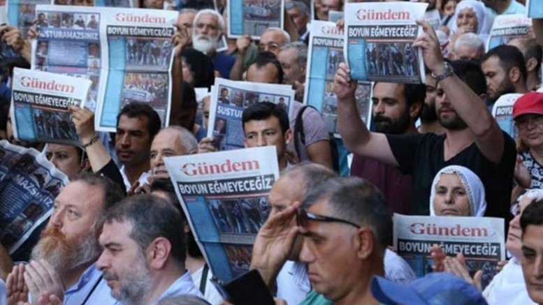 Özgür Gündem davasında  5 yıldır yargılanan 22 gazeteci, beraat etti