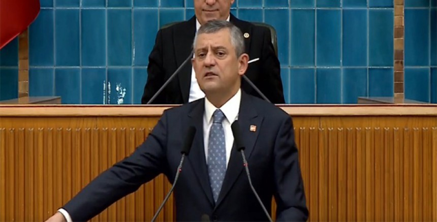 Özgür Özel’den Bahçeli’ye ve İktidara Sert Tepki: “Kırılan Kol da, Kırılan Kalp de Bizim”
