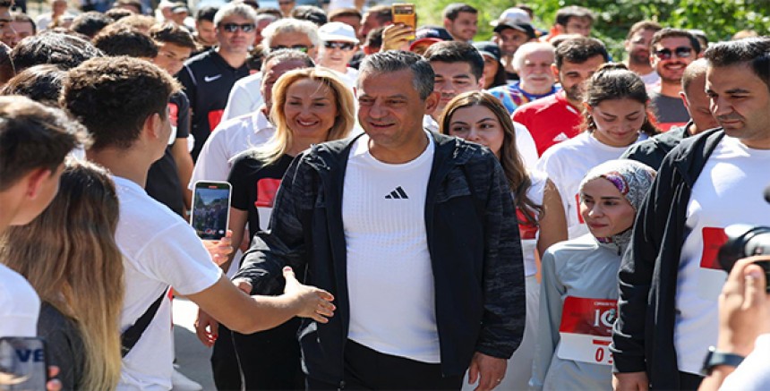 Özgür Özel’den Erdoğan’a “uzaktan kumanda” yanıtı: “Keşke buraya gelseydi de 100 metre beraber koşsaydık”