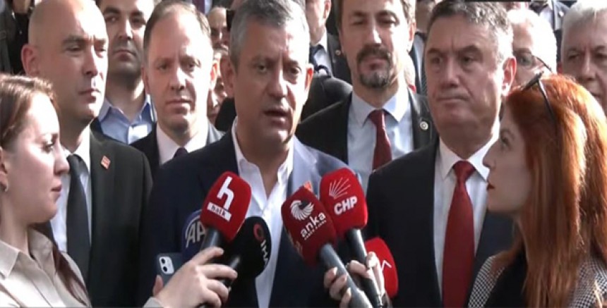 Özgür Özel’den Mansur Yavaş Soruşturmasına Sert Tepki – “İmamoğlu’na Yapılanın Aynısı: İtibar Suikastı Başlatmak İstiyorlar”