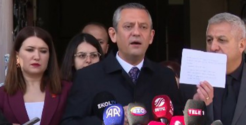 Özgür Özel'den Öcalan'ın Silah Bırakma Çağrısına İlk Yorum: 