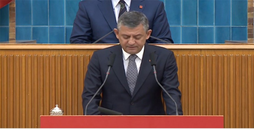 Özgür Özel’in Grup Mesajı: “Komisyon İmralı’ya Gitmeli, Kara Düzeni Değiştireceğiz”