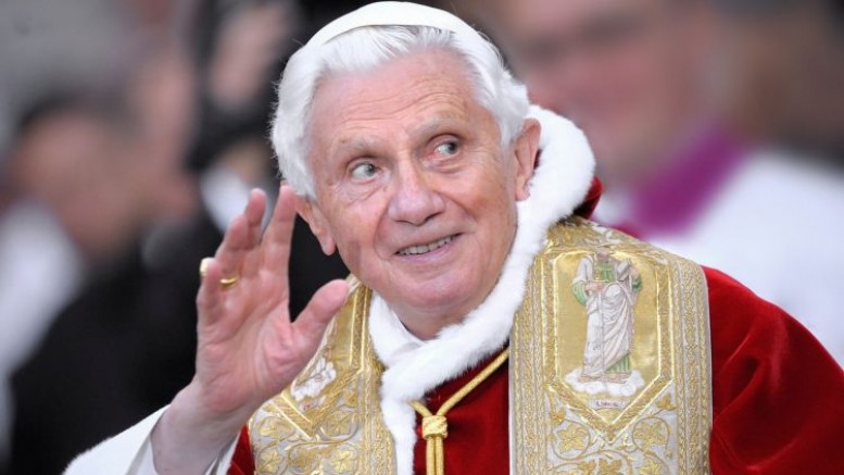 Papa 16. Benedikt 95 yaşında yaşamını yitirdi 