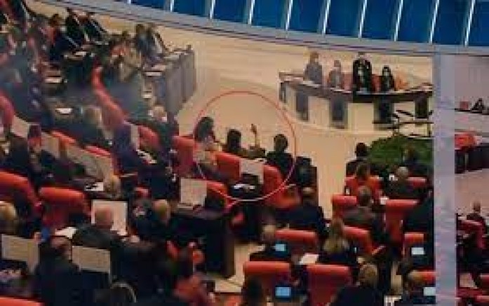 Pervin Buldan tezkereye yanlışlıkla 'evet' dedi