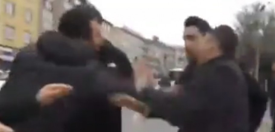 Polis HDP Eski Milletvekili Ferhat Encü'ye tokat attı (VİDEO)