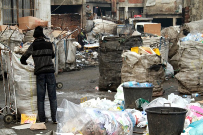 Polisten İstanbul'da kağıt toplayıcılarına bir operasyon daha