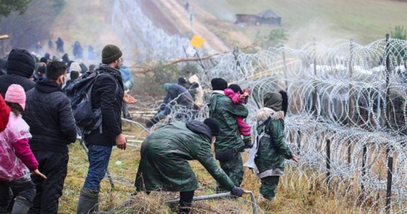 Polonya, Belarus sınırlarındaki göçmen krizi büyüyor 