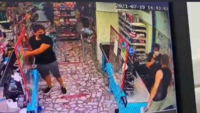 “Regl tabusunu yaratan çılgınlığın, aynı kalpsiz, ruhsuz dünyanın, pazarın parçası değil mi?”