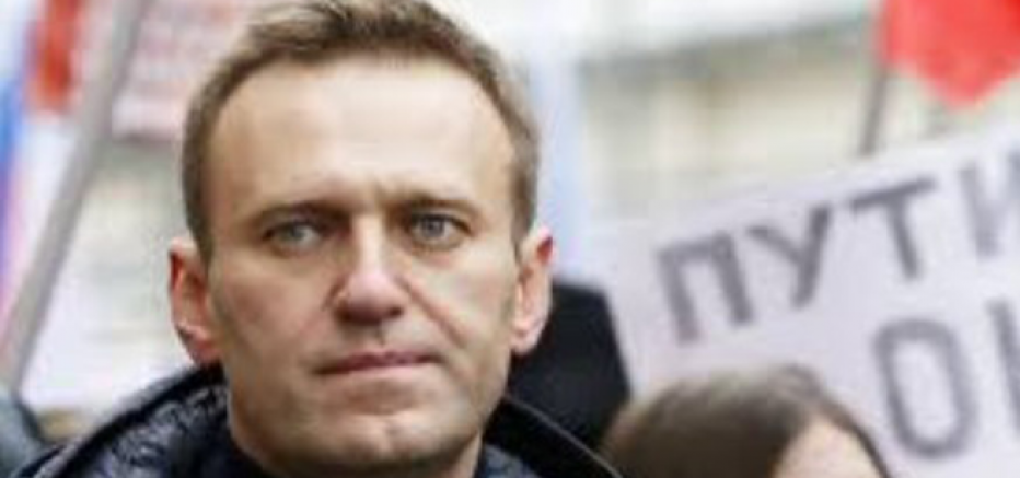 Rusya'da Navalni'nin Cenazesi Annese Teslim Edildi: Şüpheler ve Tartışmalar Derinleşiyor