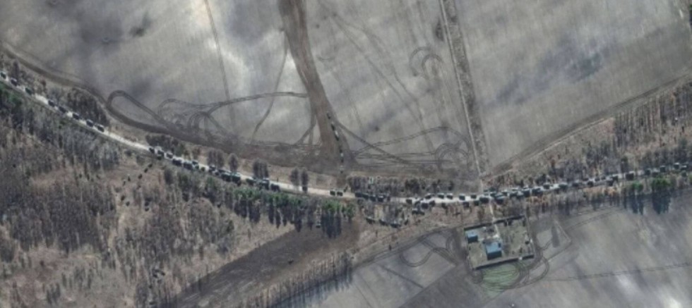 Rusya’ya ait 40 km uzunluğundaki bir askeri konvoy Kiev’e doğru ilerliyor