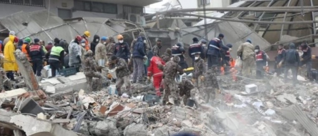 Saatler ilerledikçe can kaybı yükseliyor | Ölüm sayısı 9 bin 57’ye ulaştı