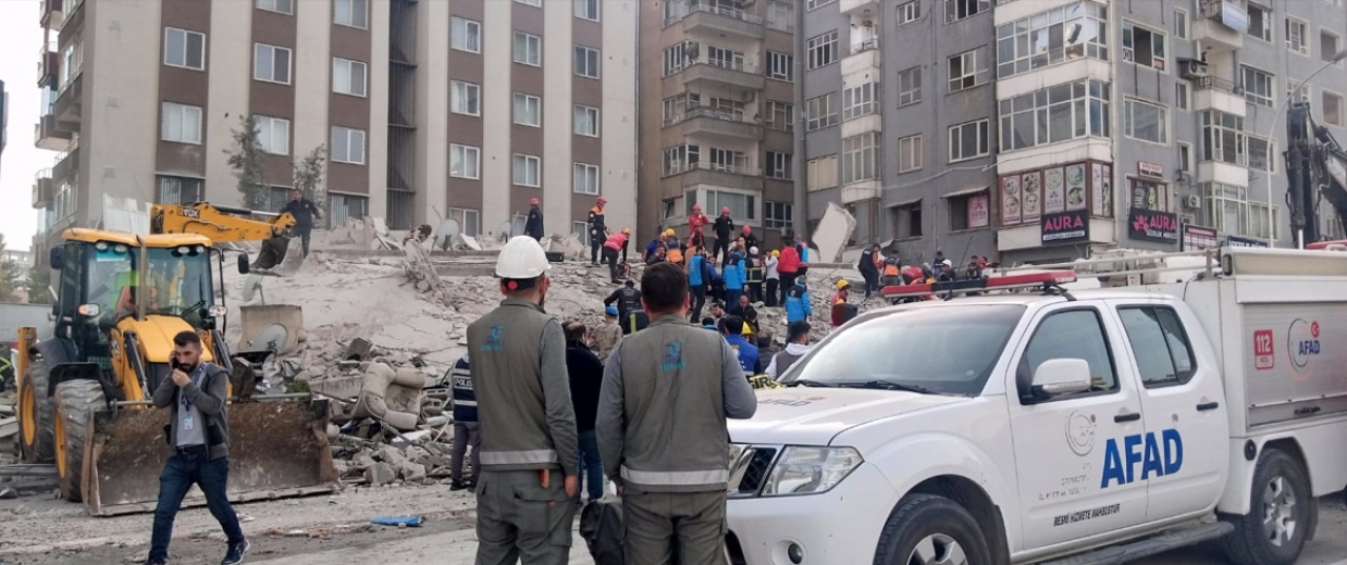 Şanlıurfa’da içinde CHP İl Binasının da olduğu 7 katlı bina çöktü 