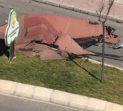 Şanlıurfa’da şiddetli fırtına! Ağaçlar ve çatılar uçtu, direkler devrildi