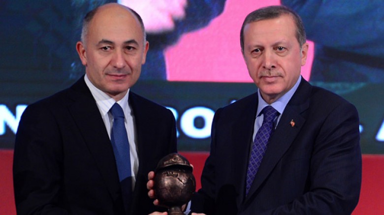 Saray’ın müteahhitti Rönesans Holding 105 milyon doları kimlere bağışladı?