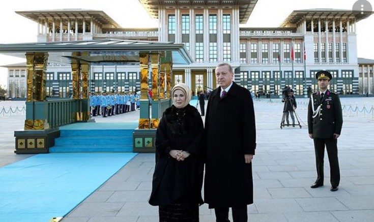 Sarayın İtibarı Varda Çöpte Ekmek Toplayan Halkın İtibarı Yok mu?