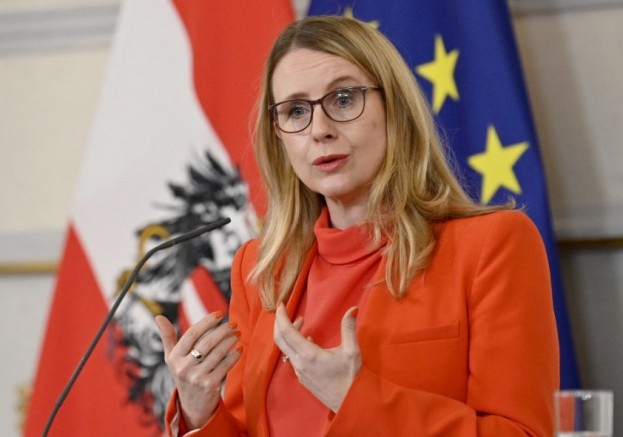  Ekonomi Bakanı Margarete Schramböck, Rusya'ya yönelik olası bir doğal gaz ambargosuna karşı 