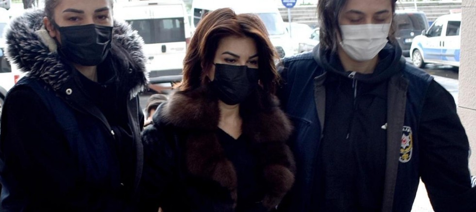 Sedef Kabaş'tan açıklama: Milyonların ahından kurtulamayacaksınız