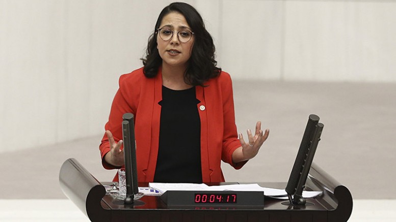 Sera Kadıgil: 