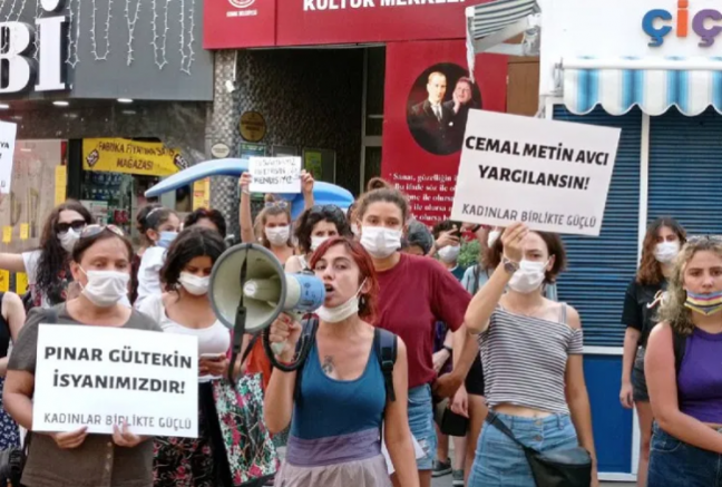 Sevgilisi tarafından vahşice katledilen Pınar Gültekin için sokağa çıkan kadınlara polis müdahalesi