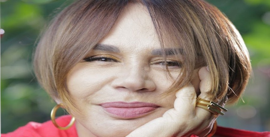 Sezen Aksu, Merdan Yanardağ'ı icraya verdi