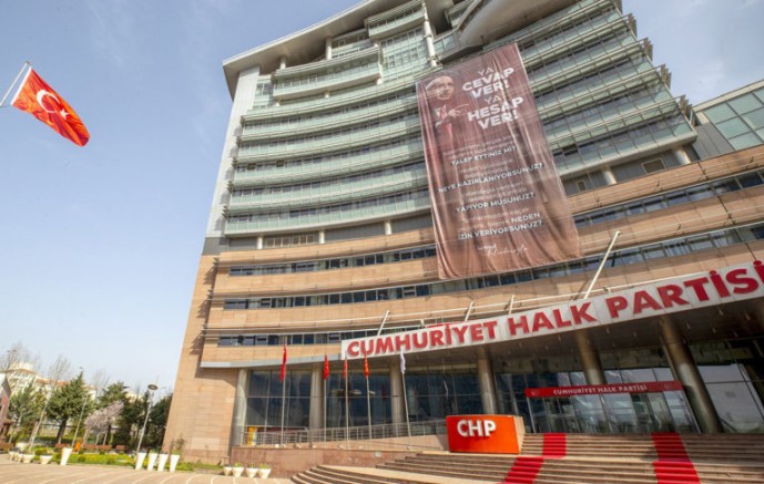 Sığınmacılar ile ilgili 4 soru CHP Genel Merkezi’ne asıldı 