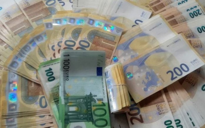 Sırp Gümrük kapısında Türkiye’ye giden bir otomobilde 240 bin Euro bulundu! 
