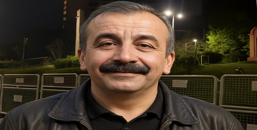 Sırrı Süreyya Önder İçin AKM’de Tören Düzenleniyor – Gezi Parkı Bariyerlerle Kapatıldı