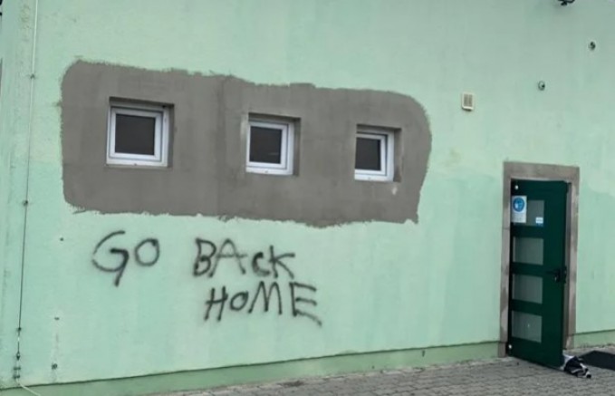 Sollenau'da camiye İslamofobik saldırı