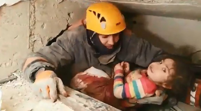 Son dakika… 24 saat sonra enkazdan sağ kurtarıldı (VİDEO)