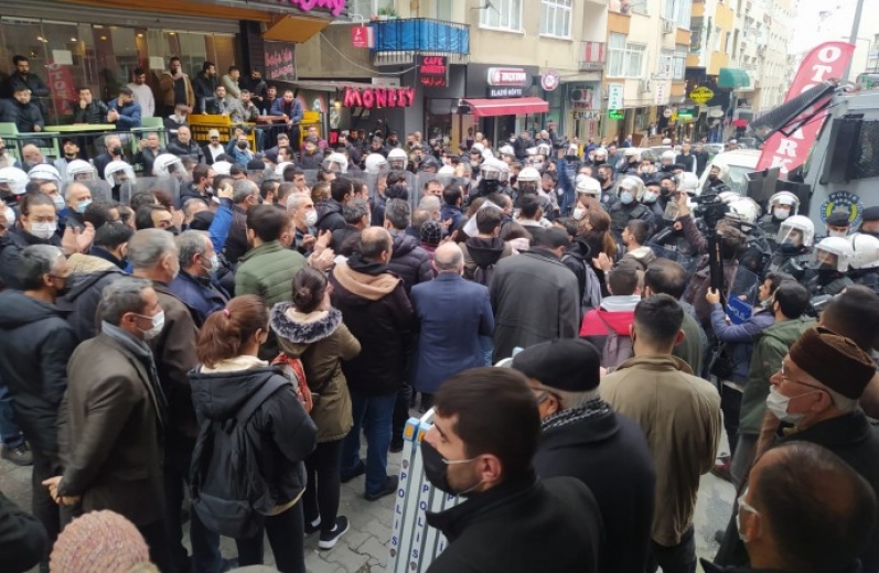 Son Dakika: HDP Bahçelievler ilçe binasına saldırı 