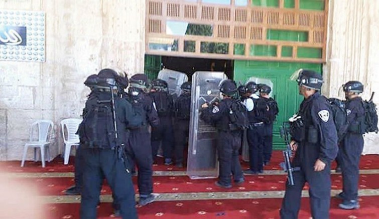Son Dakika: İsrail polisi Mescid-i Aksa'ya baskın yaptı