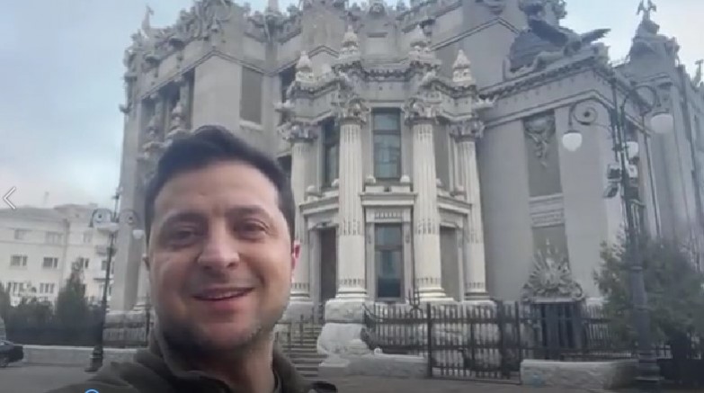 Son Dakika: Zelenski  halka sesledi ben buradayım, silahlarımızı bırakmayacağız (VİDEO)