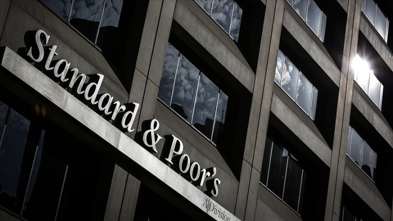Standard & Poor's Türkiye’nin kredi notunu düşürdü