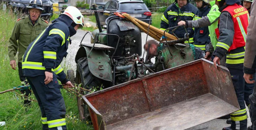 Steinbach an der Steyr’de Traktör Kazası: 69 Yaşındaki Çiftçi Hayatını Kaybetti